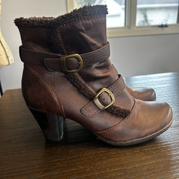 Baretraps akasha ankle boots fuzzy faux leather Victorian regency prairie chic - Picture 1 of 11